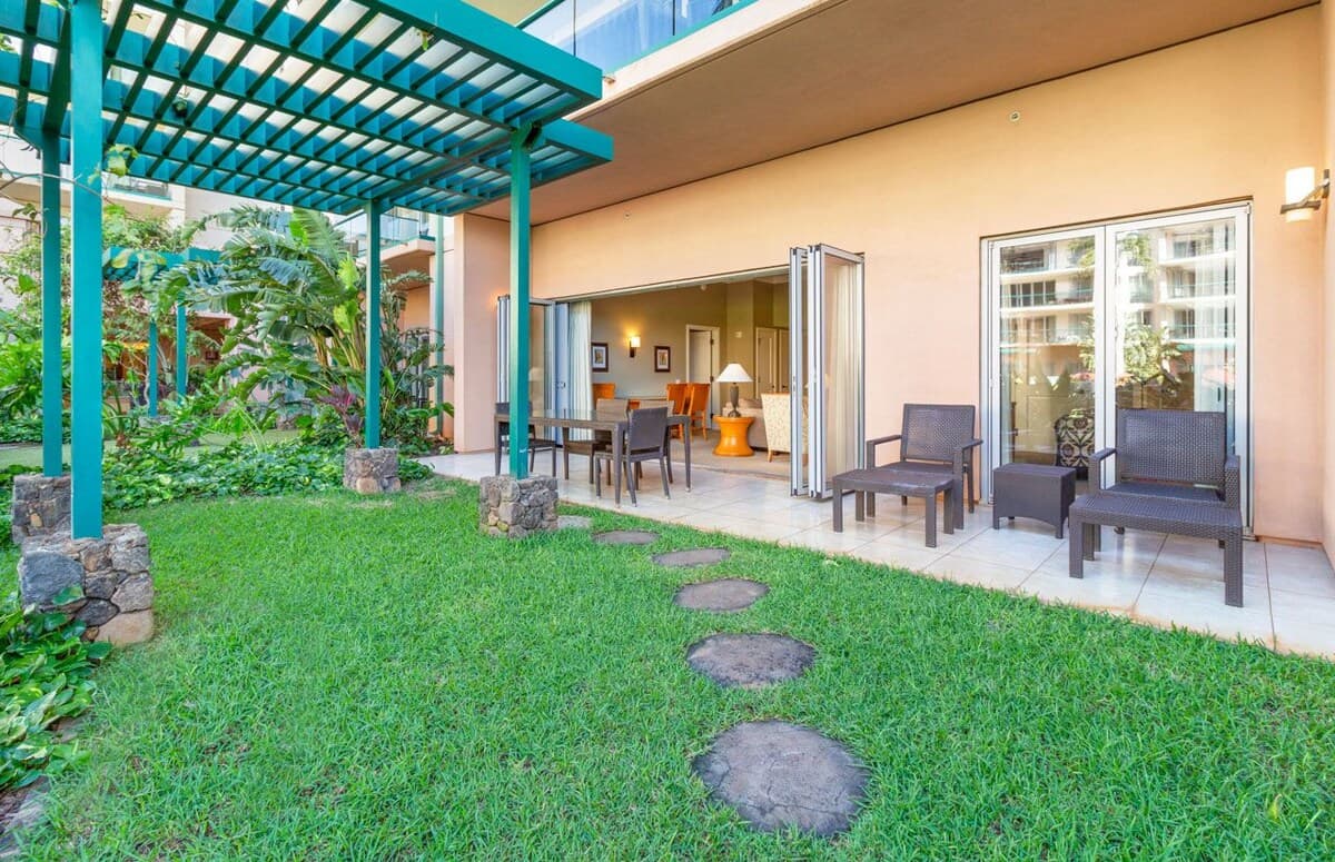 Condo in Lahaina · ★5.0 · 2 bedrooms · 3 beds · 2 baths - Photo 5