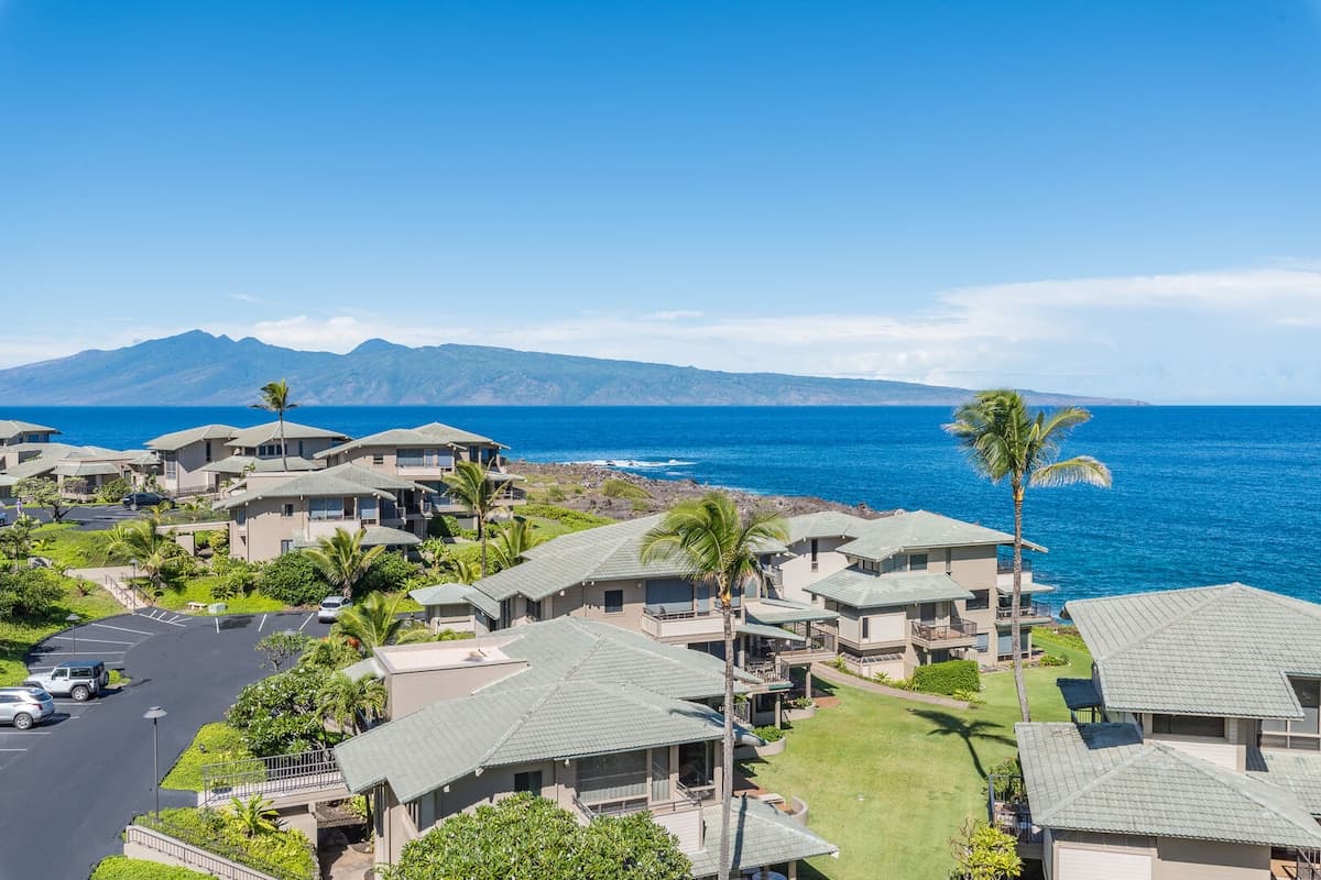 Condo in Lahaina · ★4.88 · 2 bedrooms · 3 beds · 3 baths - Photo 1
