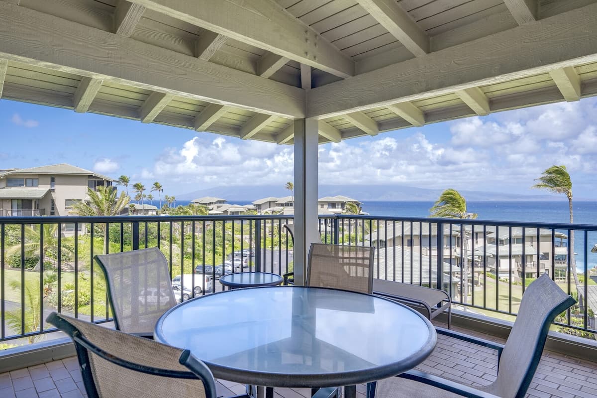 Condo in Lahaina · ★4.88 · 2 bedrooms · 3 beds · 3 baths - Photo 2