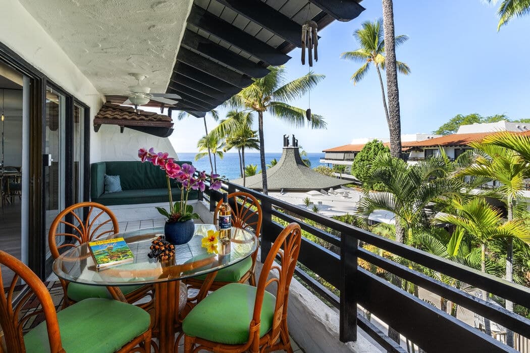 Condo in Kailua-Kona · ★4.0 · 2 bedrooms · 3 beds · 2 baths - Photo 1
