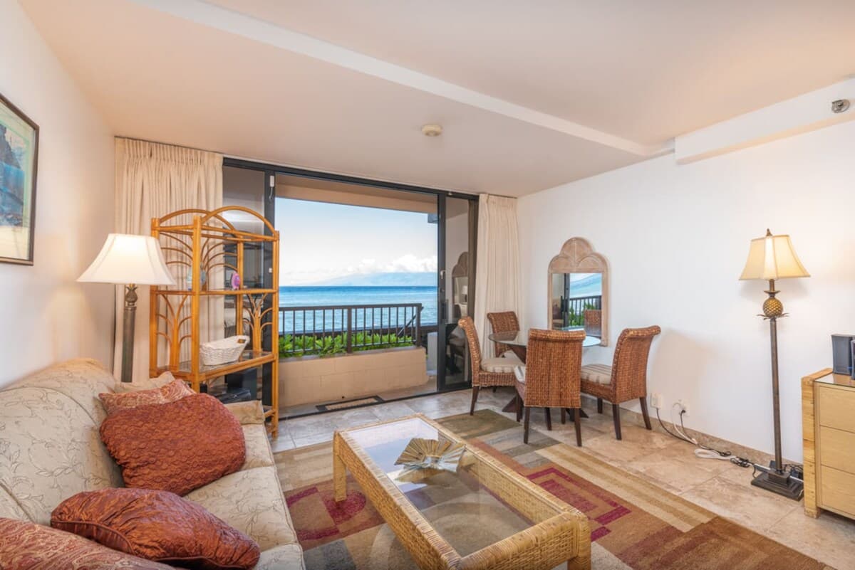 Condo in Lahaina · ★4.17 · Studio · 2 beds · 1 bath - Photo 3