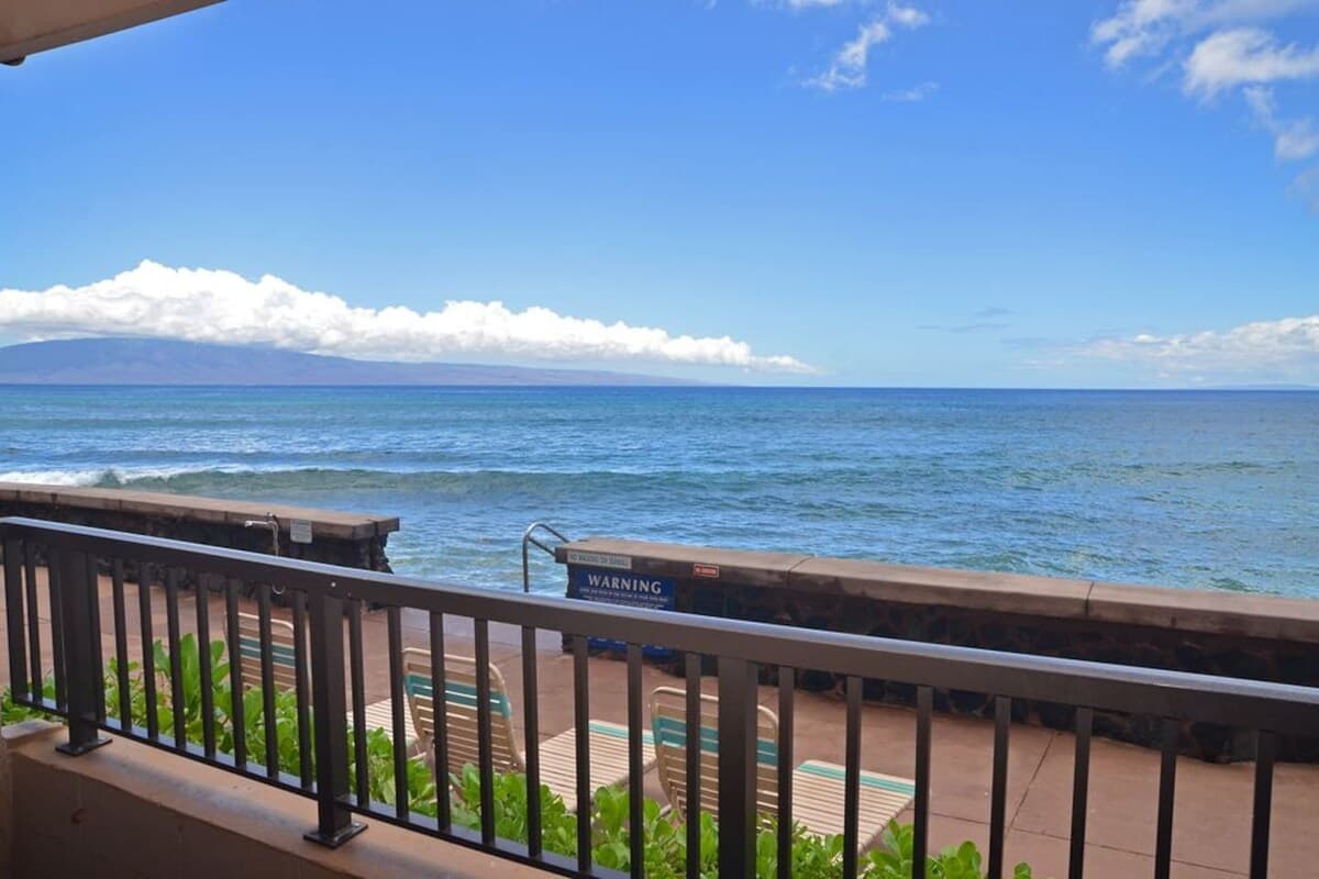Condo in Lahaina · ★4.17 · Studio · 2 beds · 1 bath - Photo 2