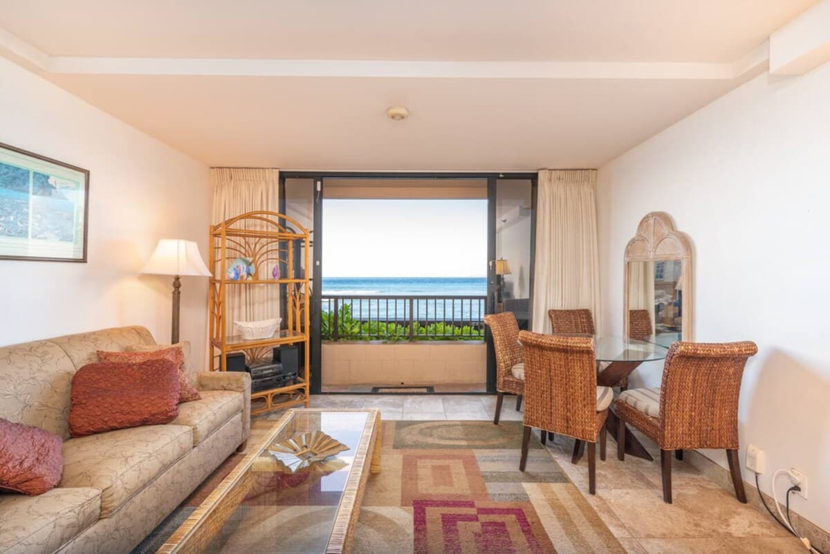Condo in Lahaina · ★4.17 · Studio · 2 beds · 1 bath - Photo 4