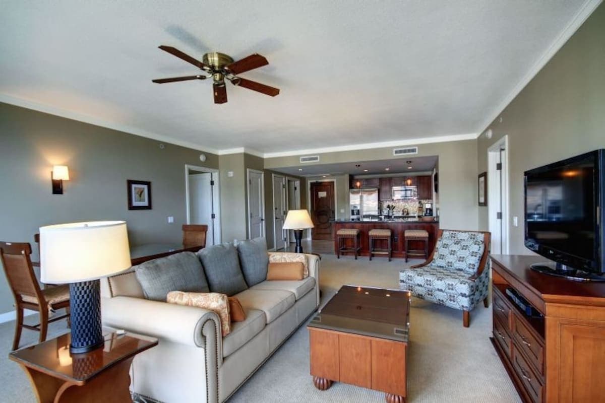 Condo in Lahaina · ★4.5 · 2 bedrooms · 3 beds · 2 private baths - Photo 2