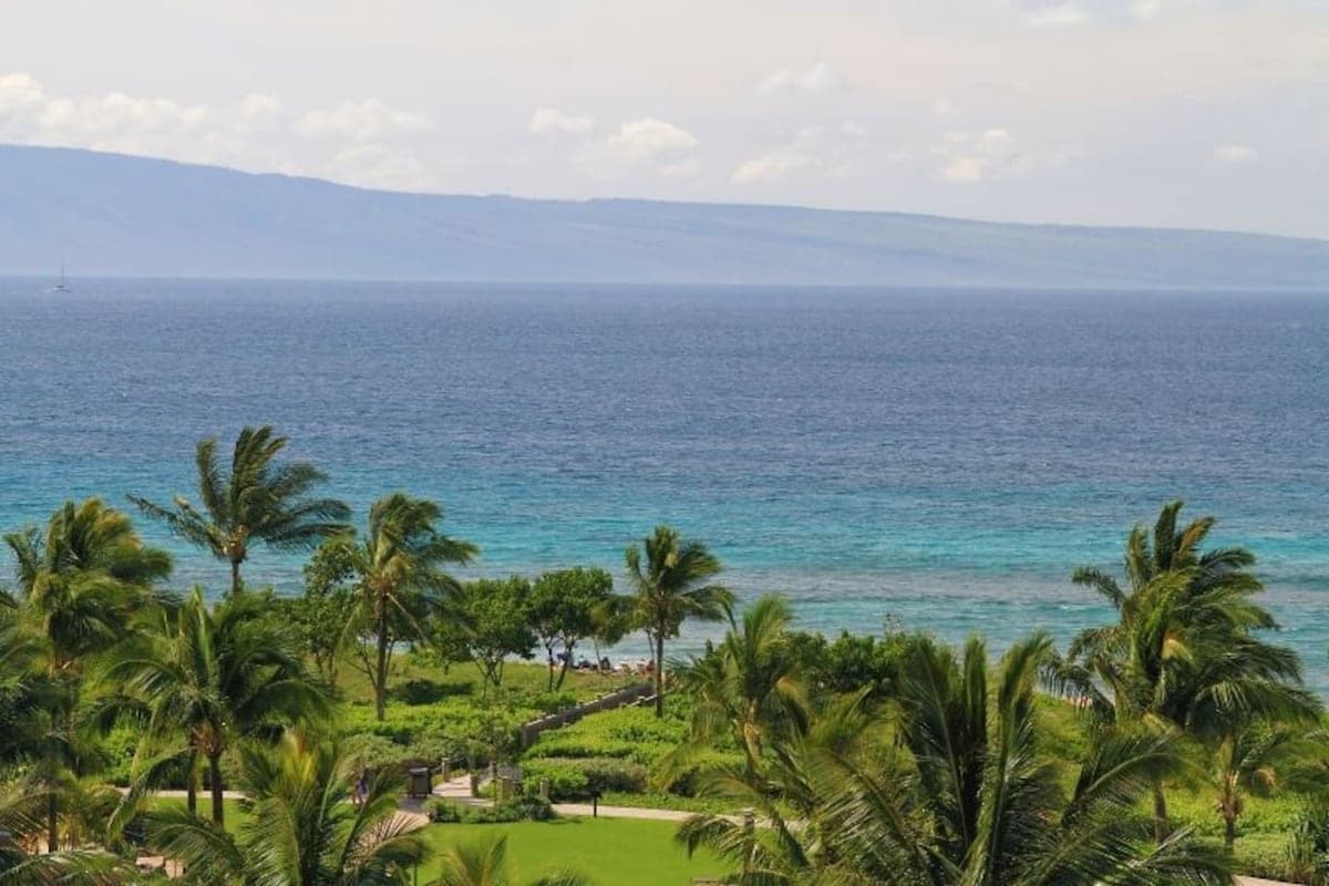 Condo in Lahaina · ★4.5 · 2 bedrooms · 3 beds · 2 private baths - Photo 1