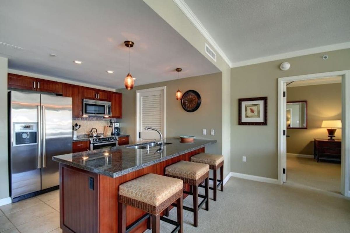 Condo in Lahaina · ★4.5 · 2 bedrooms · 3 beds · 2 private baths - Photo 3