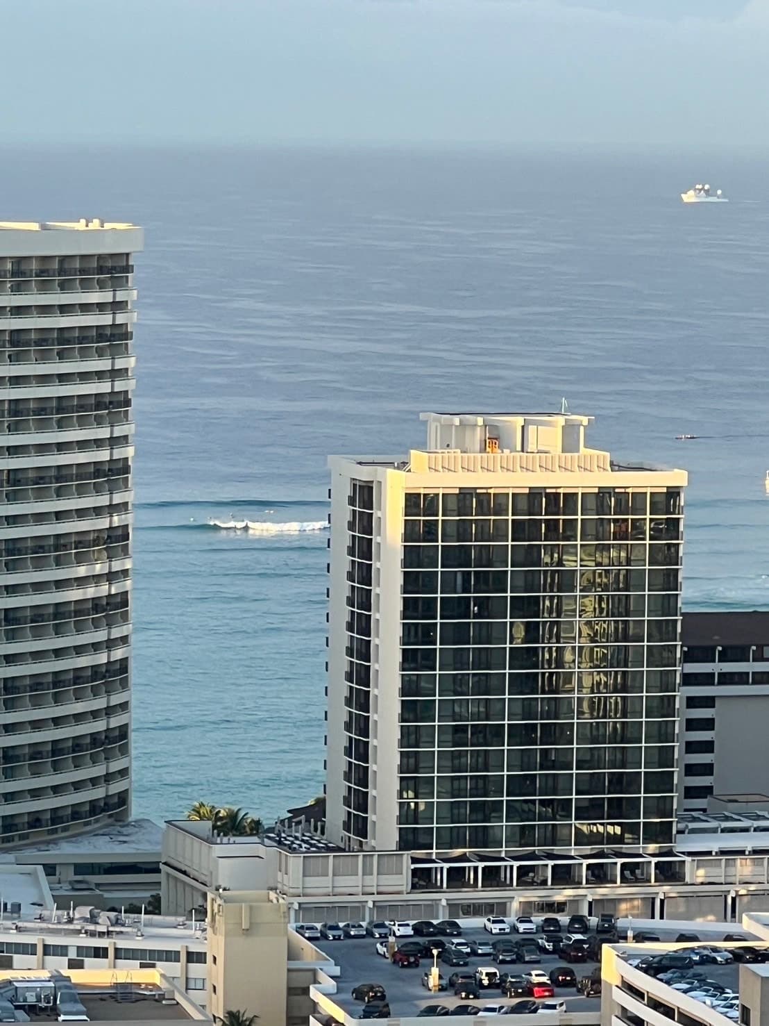 Condo in Honolulu · ★4.08 · 1 bedroom · 2 beds · 1 shared bath - Photo 1