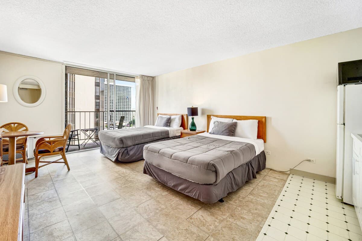 Marine Surf Waikiki 1505 Studio w/Parking Stall - Photo 2