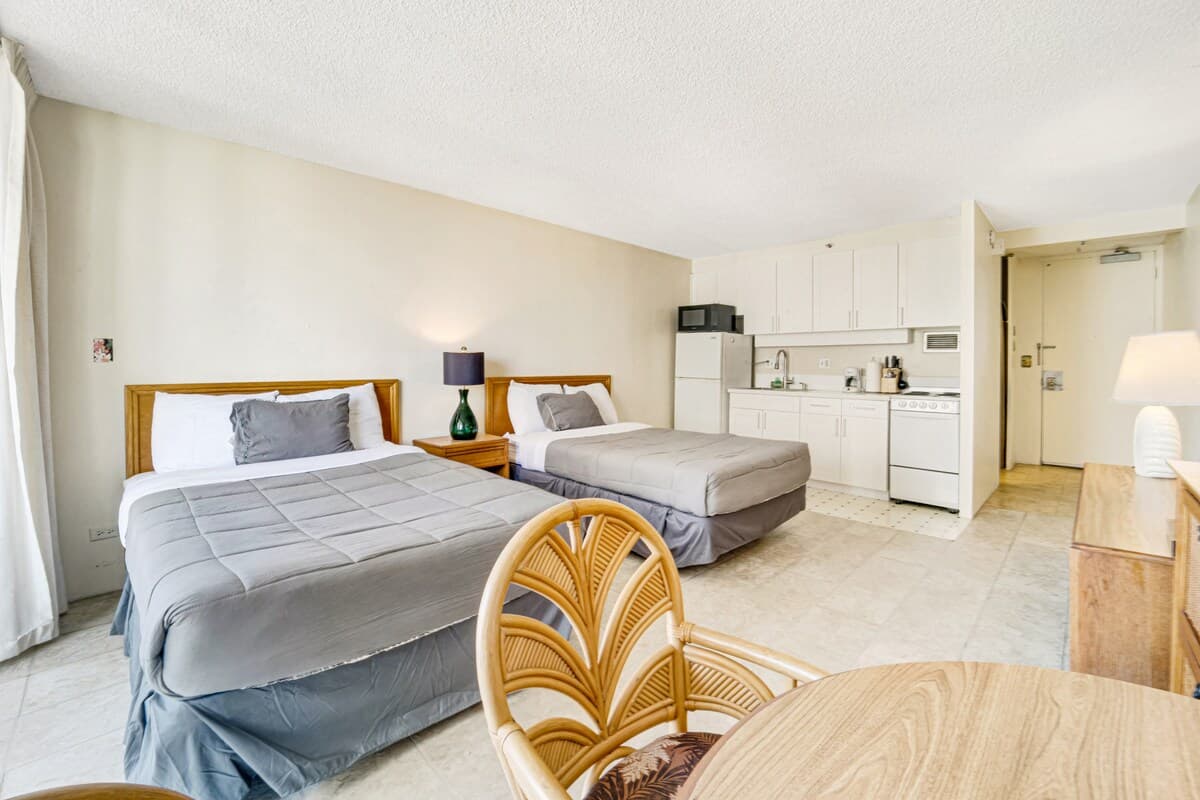 Marine Surf Waikiki 1505 Studio w/Parking Stall - Photo 4