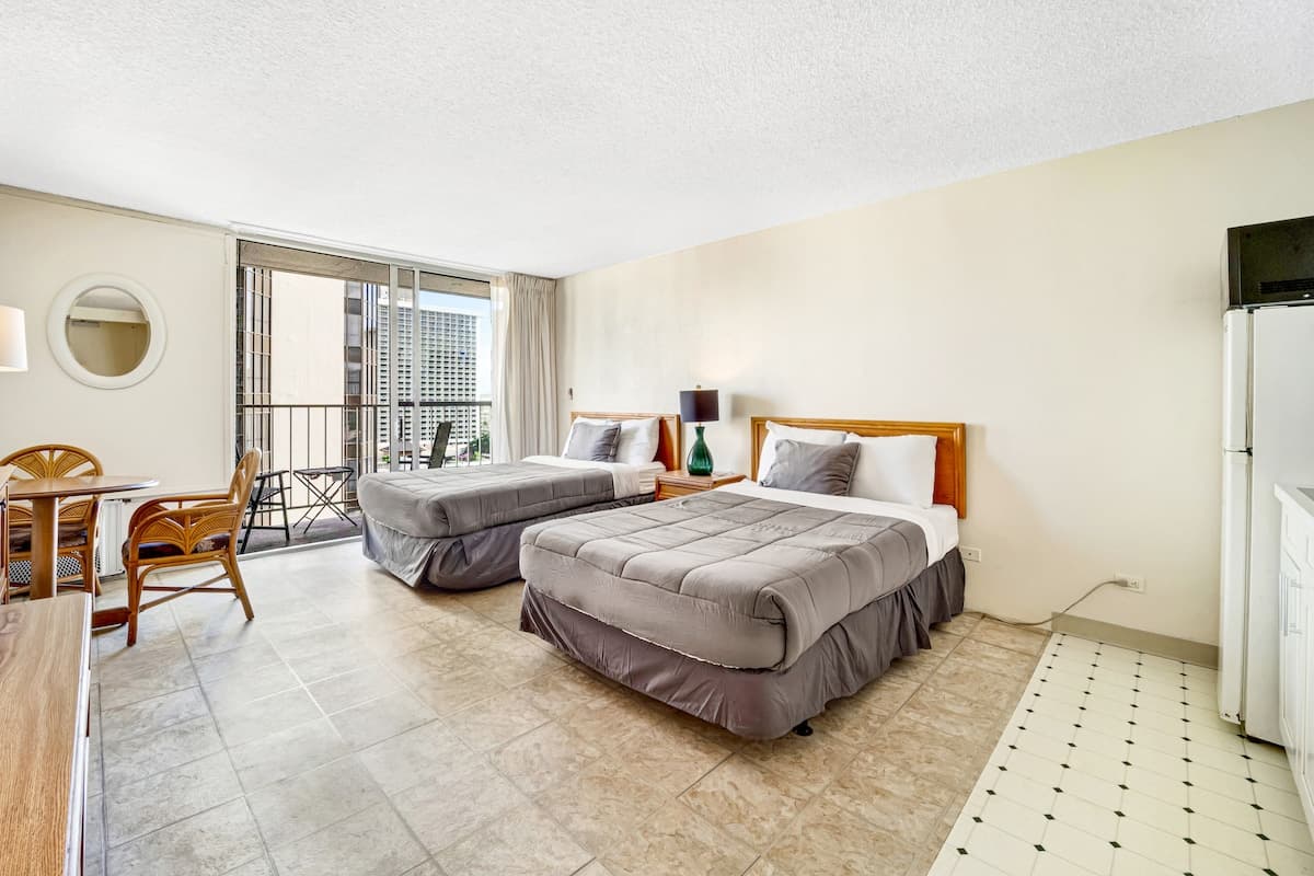 Marine Surf Waikiki 1505 Studio w/Parking Stall - Photo 1