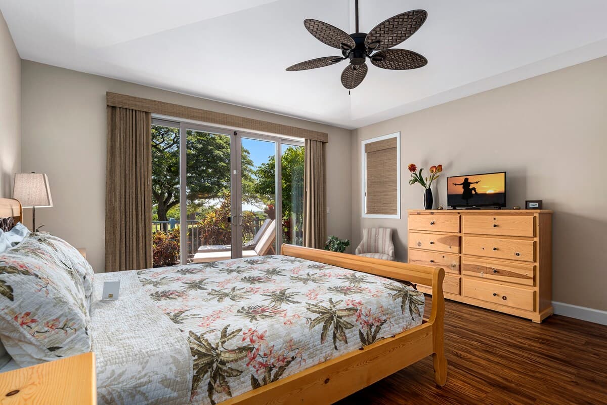 Home in Kailua-Kona · ★4.87 · 3 bedrooms · 3 beds · 2.5 baths - Photo 3