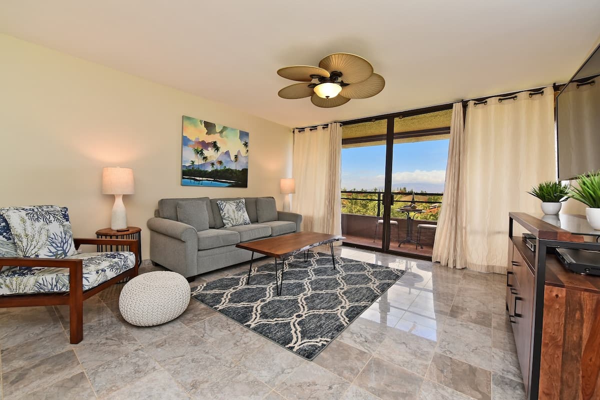 Condo in Lahaina · ★4.15 · 1 bedroom · 2 beds · 1 bath - Photo 1