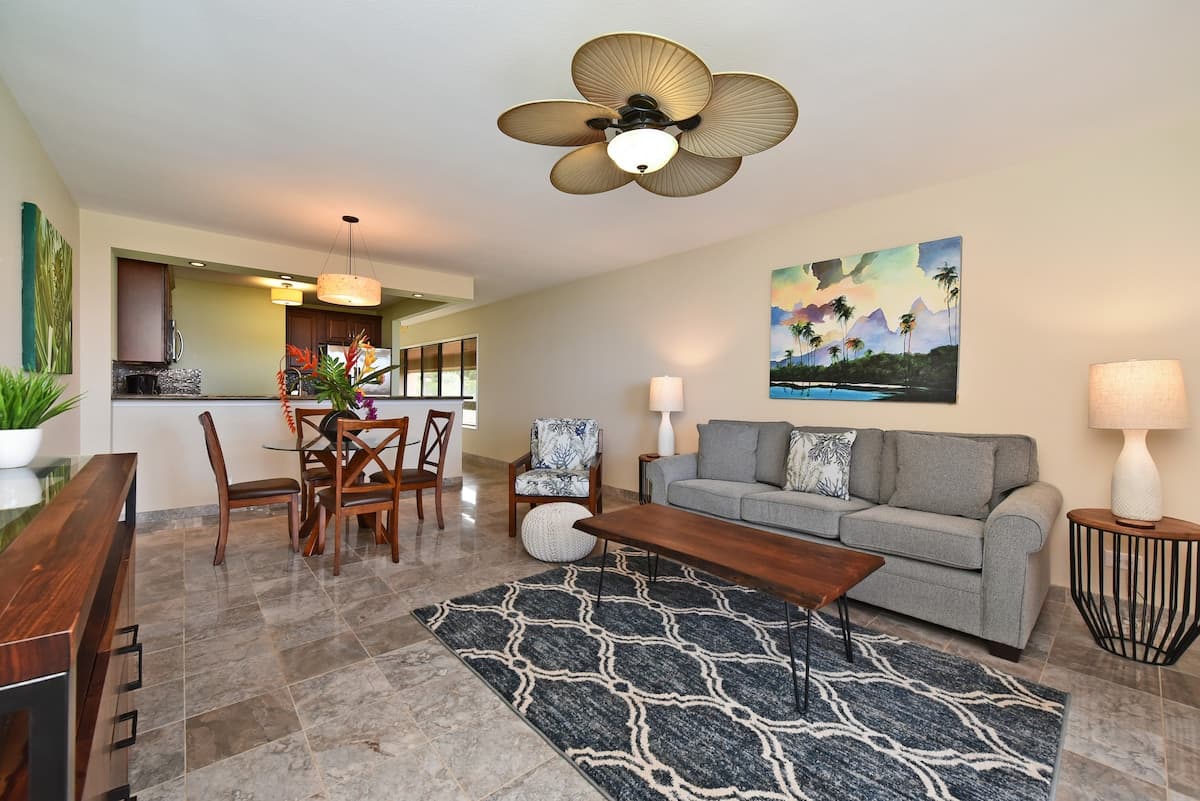 Condo in Lahaina · ★4.15 · 1 bedroom · 2 beds · 1 bath - Photo 3