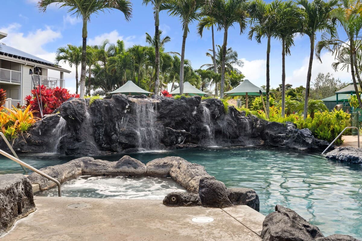 Condo in Princeville · ★4.89 · 1 bedroom · 1 bed · 2 shared baths - Photo 2