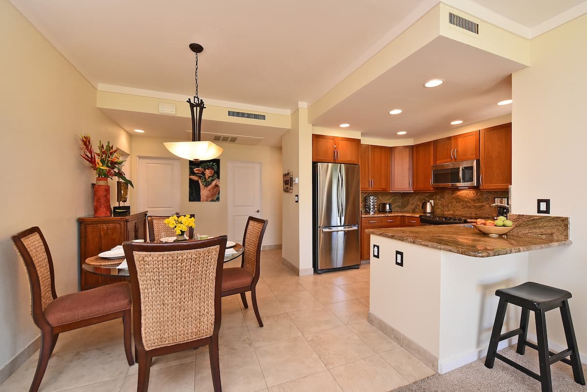Condo in Lahaina · ★4.89 · 1 bedroom · 1 bed · 2 baths - Photo 5