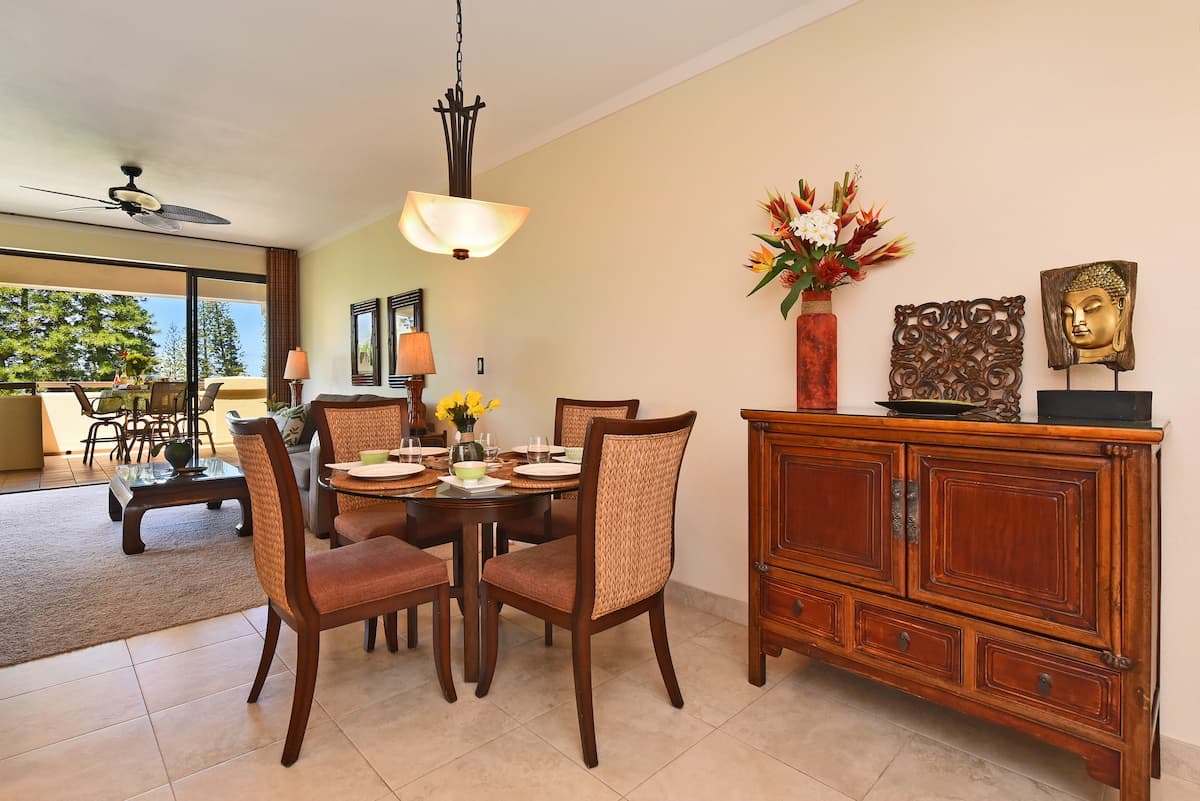 Condo in Lahaina · ★4.89 · 1 bedroom · 1 bed · 2 baths - Photo 4