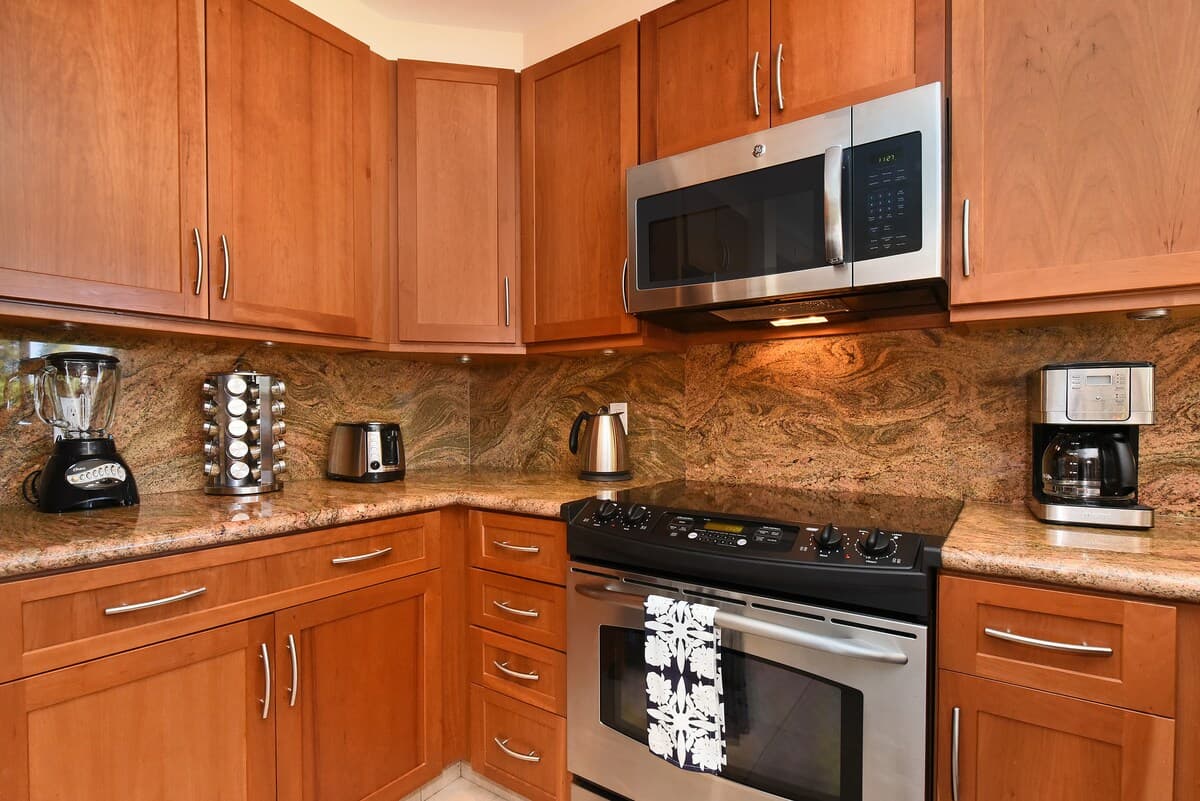 Condo in Lahaina · ★4.89 · 1 bedroom · 1 bed · 2 baths - Photo 2