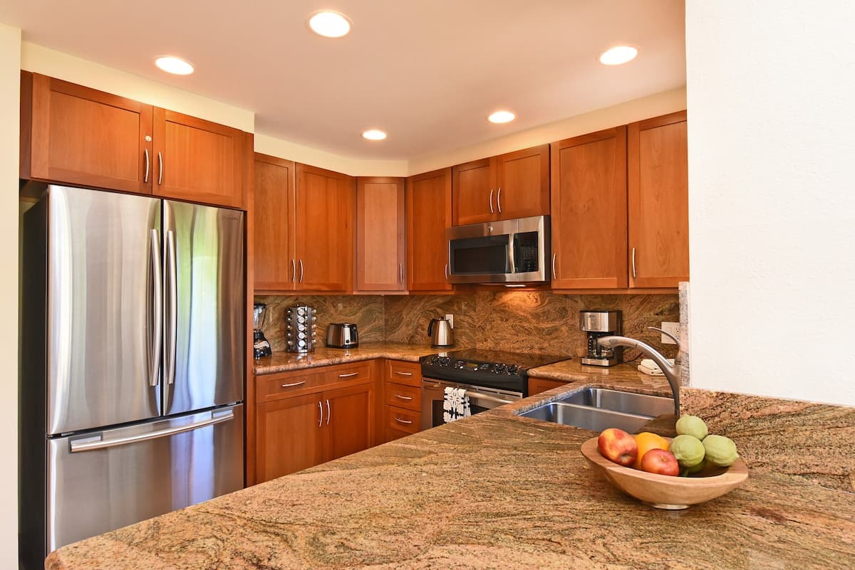 Condo in Lahaina · ★4.89 · 1 bedroom · 1 bed · 2 baths - Photo 3