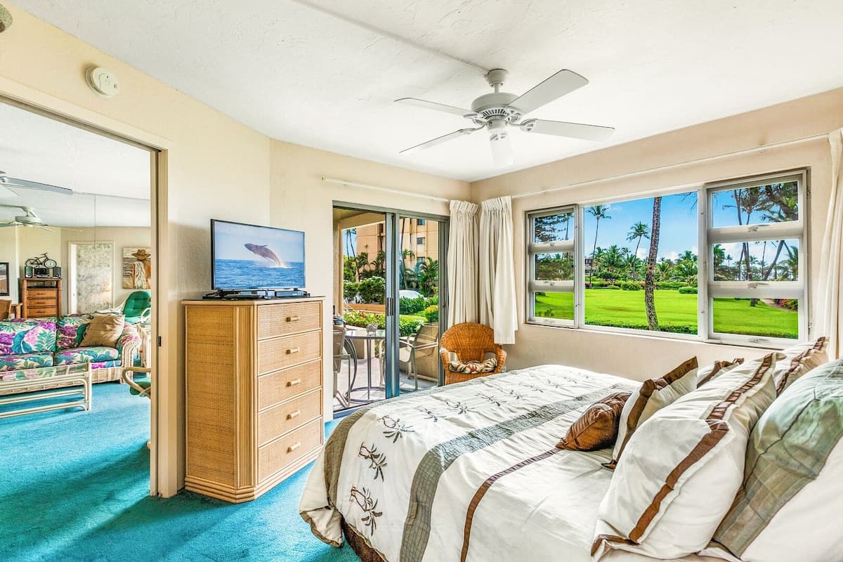 Condo in Kihei · ★4.56 · 2 bedrooms · 2 beds · 2 baths - Photo 2