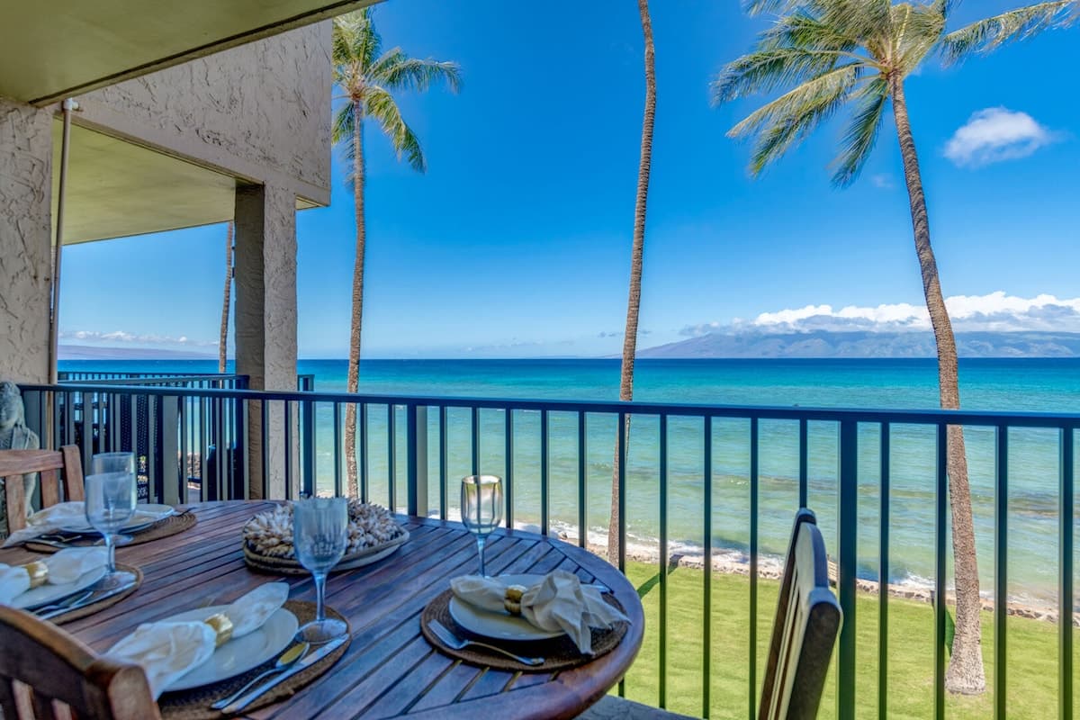 Condo in Lahaina · ★4.79 · 1 bedroom · 2 beds · 1 private bath - Photo 2