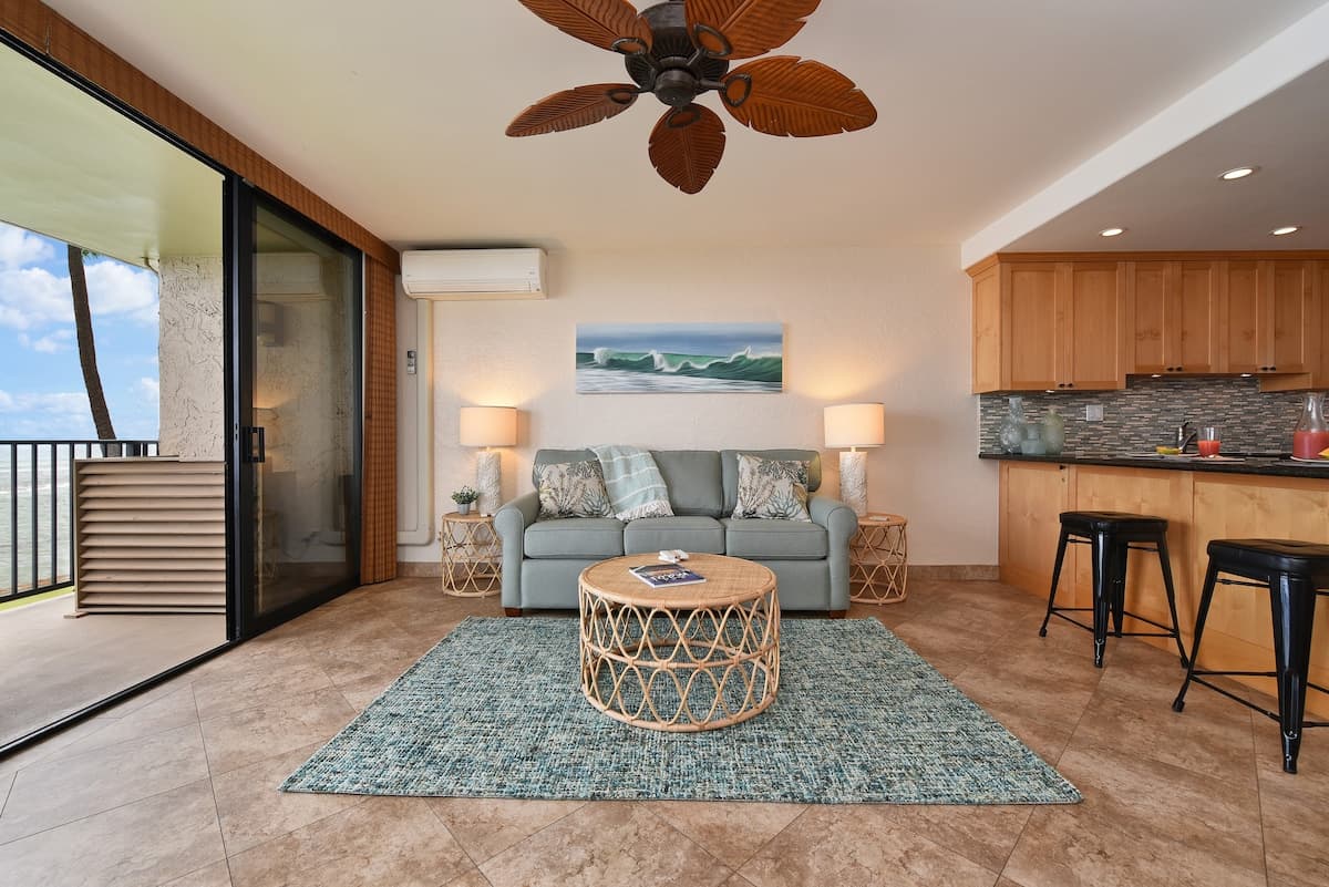 Condo in Lahaina · ★4.95 · 1 bedroom · 2 beds · 1 bath - Photo 2