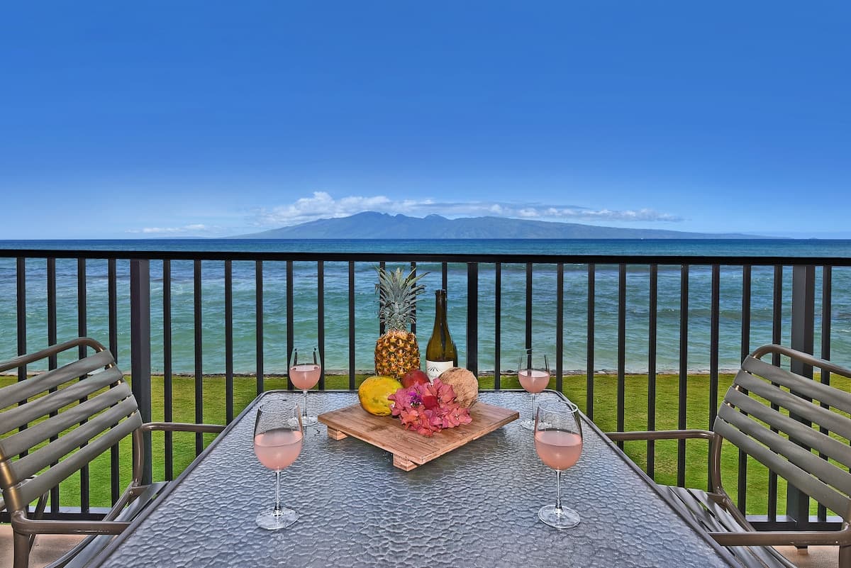 Condo in Lahaina · ★4.95 · 1 bedroom · 2 beds · 1 bath - Photo 1