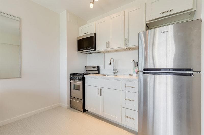 Condo in Honolulu · ★4.63 · Studio · 1 bed · 1 private bath - Photo 4