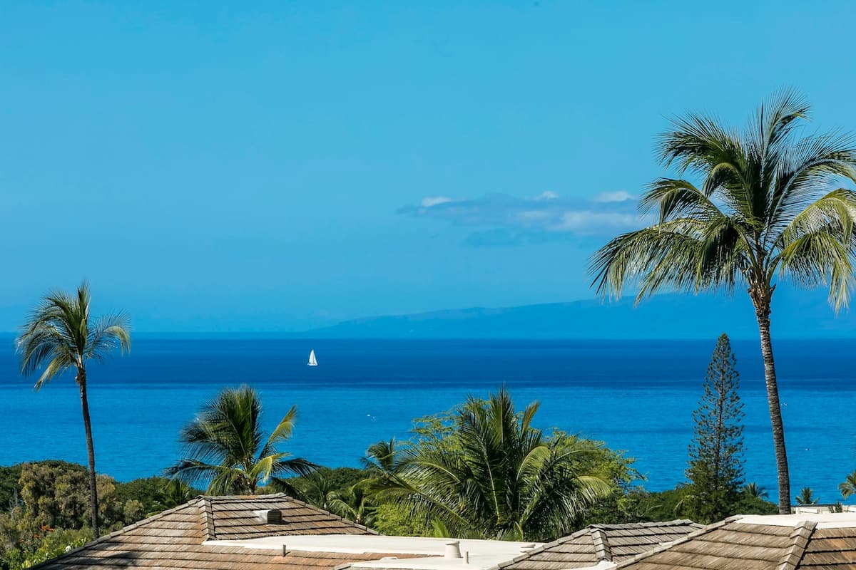 Condo in Kihei · ★4.71 · 2 bedrooms · 3 beds · 2 baths - Photo 2