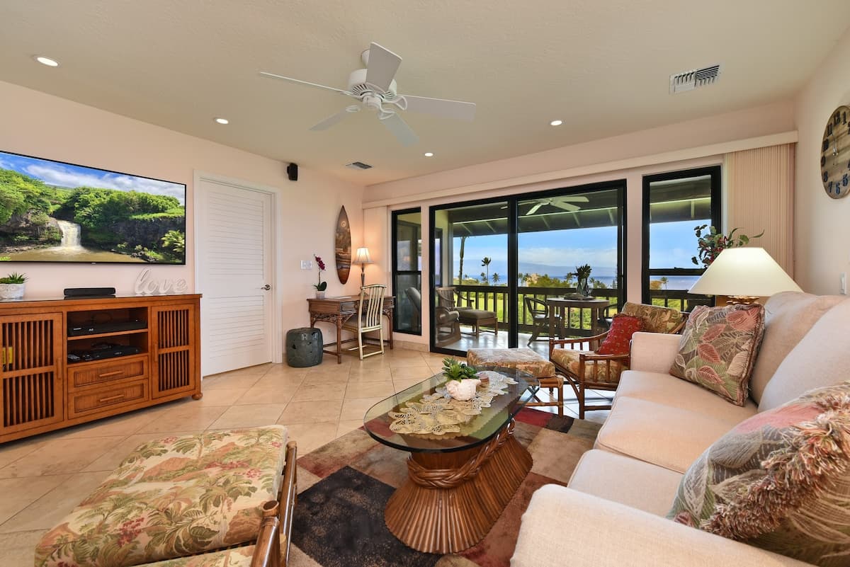 Condo in Lahaina · ★4.76 · 2 bedrooms · 4 beds · 2 baths - Photo 2