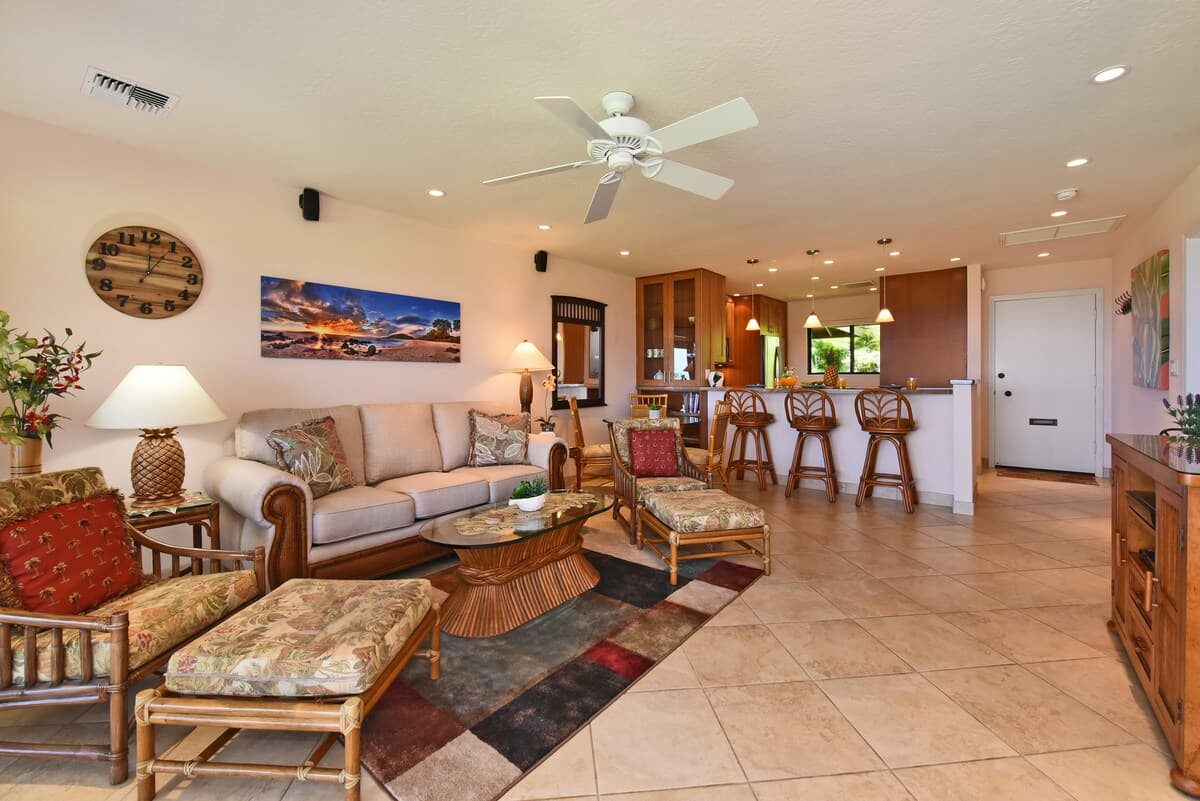 Condo in Lahaina · ★4.76 · 2 bedrooms · 4 beds · 2 baths - Photo 4