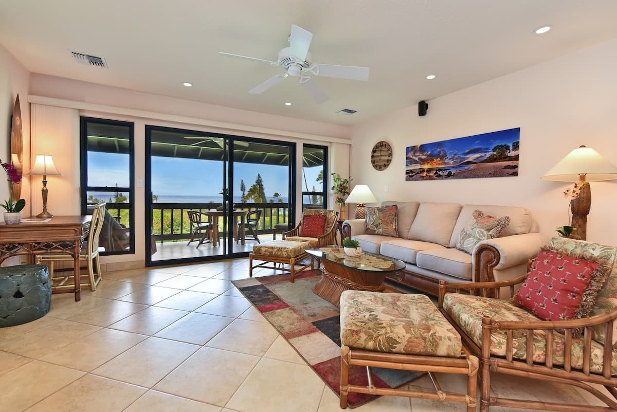 Condo in Lahaina · ★4.76 · 2 bedrooms · 4 beds · 2 baths - Photo 3