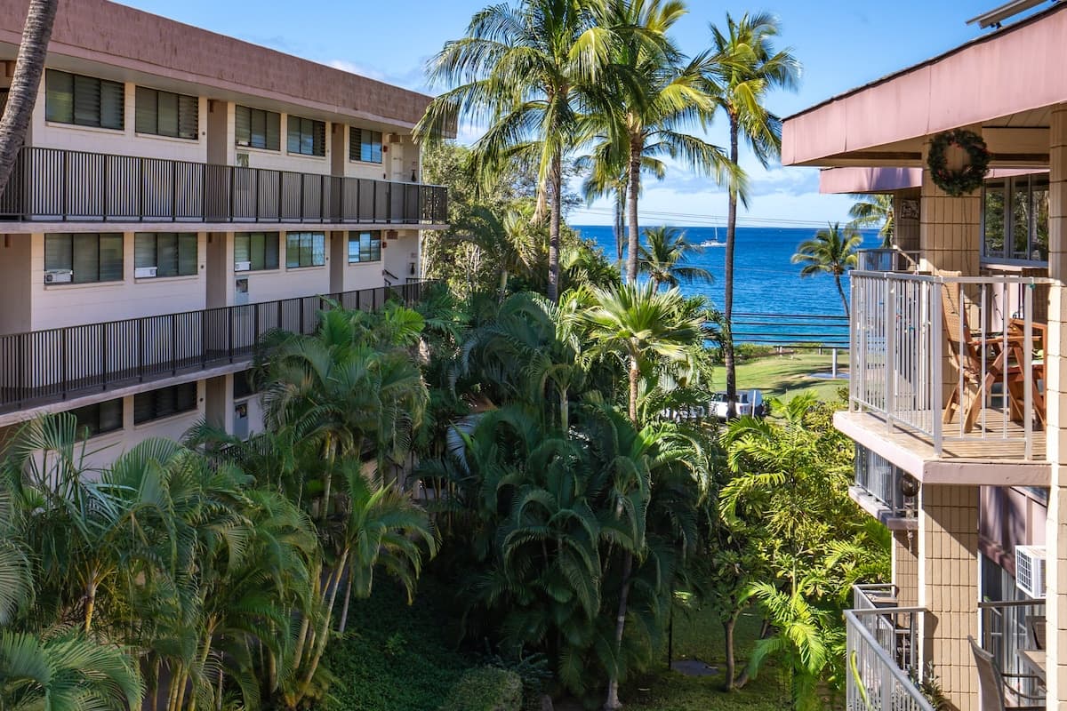 Condo in Kihei · ★4.8 · 2 bedrooms · 4 beds · 2 private baths - Photo 1