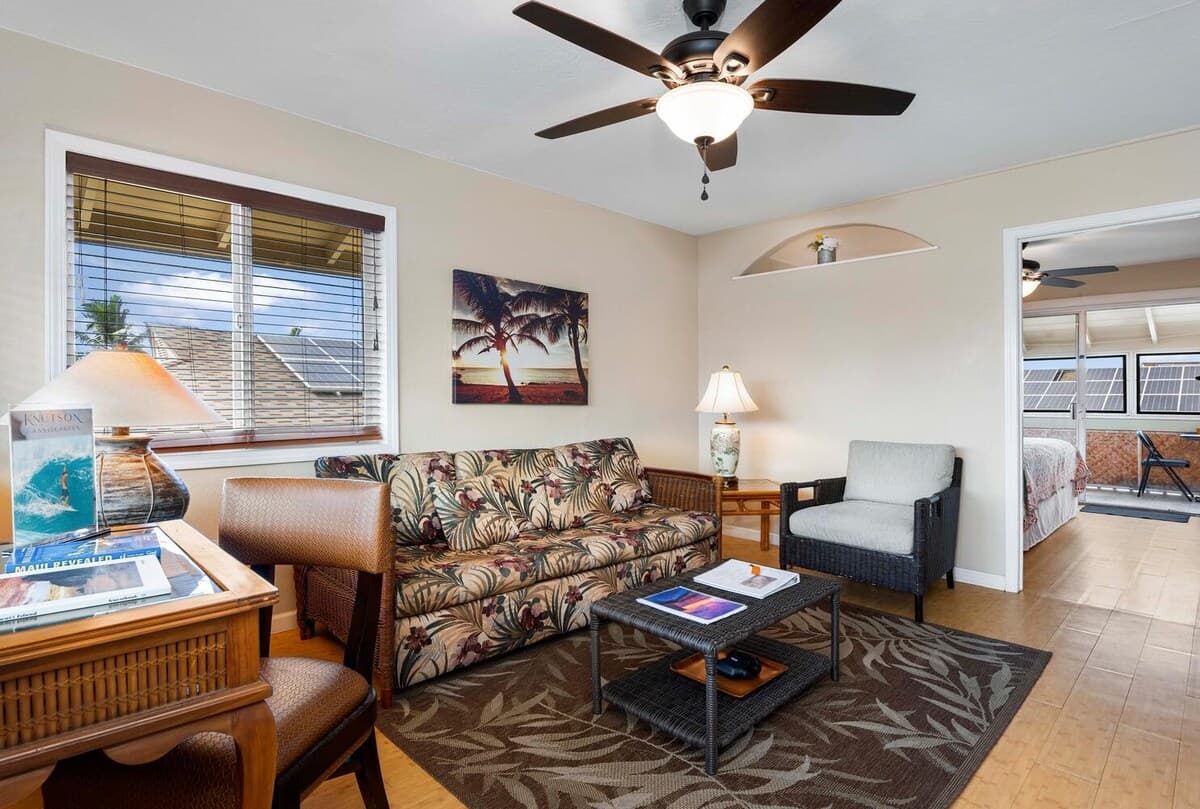 Home in Kailua-Kona · ★4.56 · 1 bedroom · 2 beds · 1 private bath - Photo 4