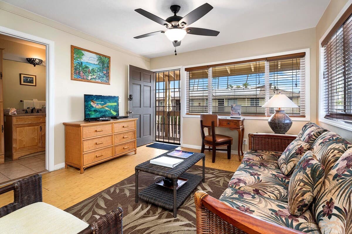 Home in Kailua-Kona · ★4.56 · 1 bedroom · 2 beds · 1 private bath - Photo 2