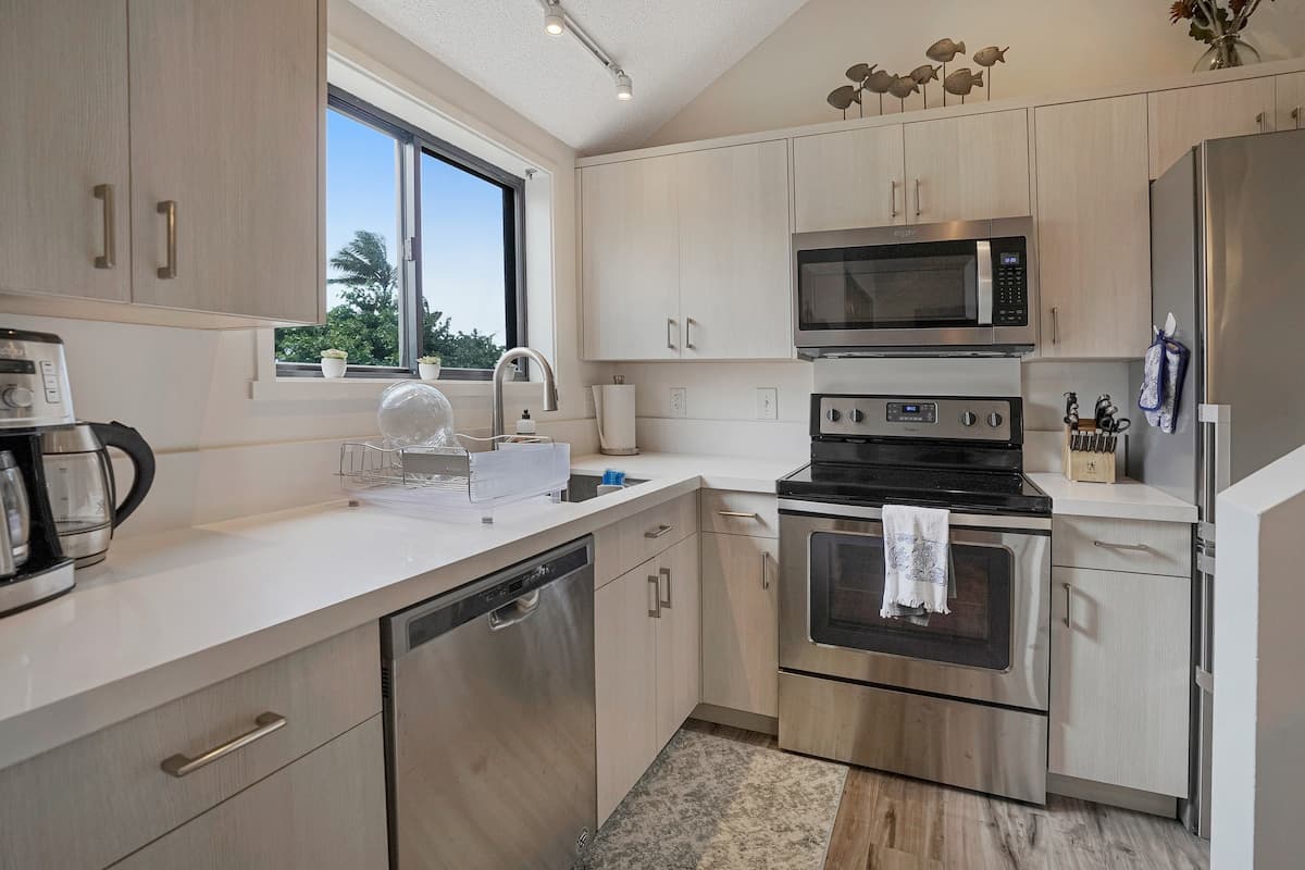 Condo in Princeville · ★4.73 · 2 bedrooms · 3 beds · 2 baths - Photo 4