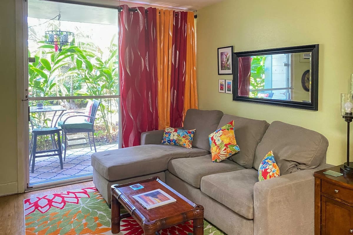 Condo in Kailua-Kona · ★4.5 · Studio · 1 bed · 1 bath - Photo 5