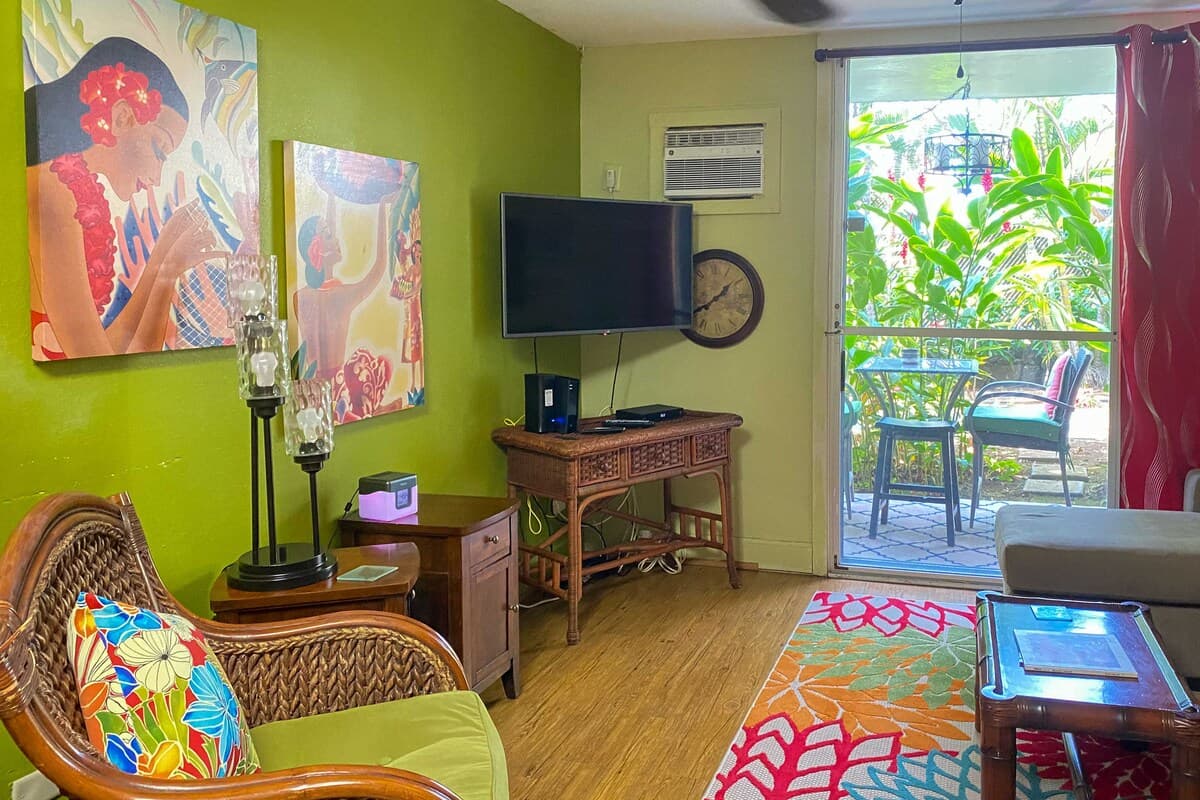 Condo in Kailua-Kona · ★4.5 · Studio · 1 bed · 1 bath - Photo 4