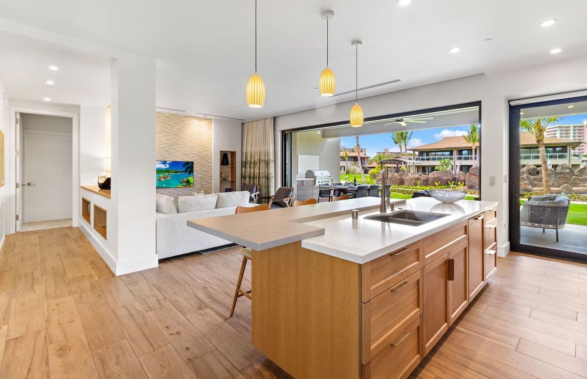 Condo in Lahaina · ★4.93 · 3 bedrooms · 4 beds · 3 baths - Photo 4