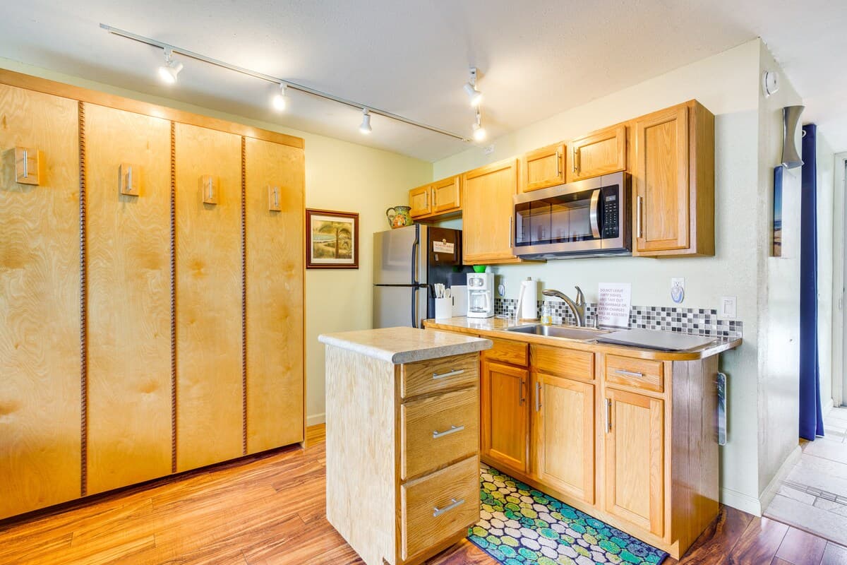 Condo in Kailua-Kona · ★4.0 · Studio · 1 bed · 1 bath - Photo 5