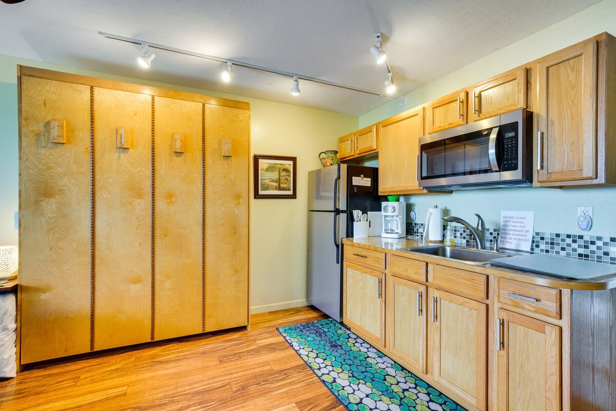 Condo in Kailua-Kona · ★4.0 · Studio · 1 bed · 1 bath - Photo 4