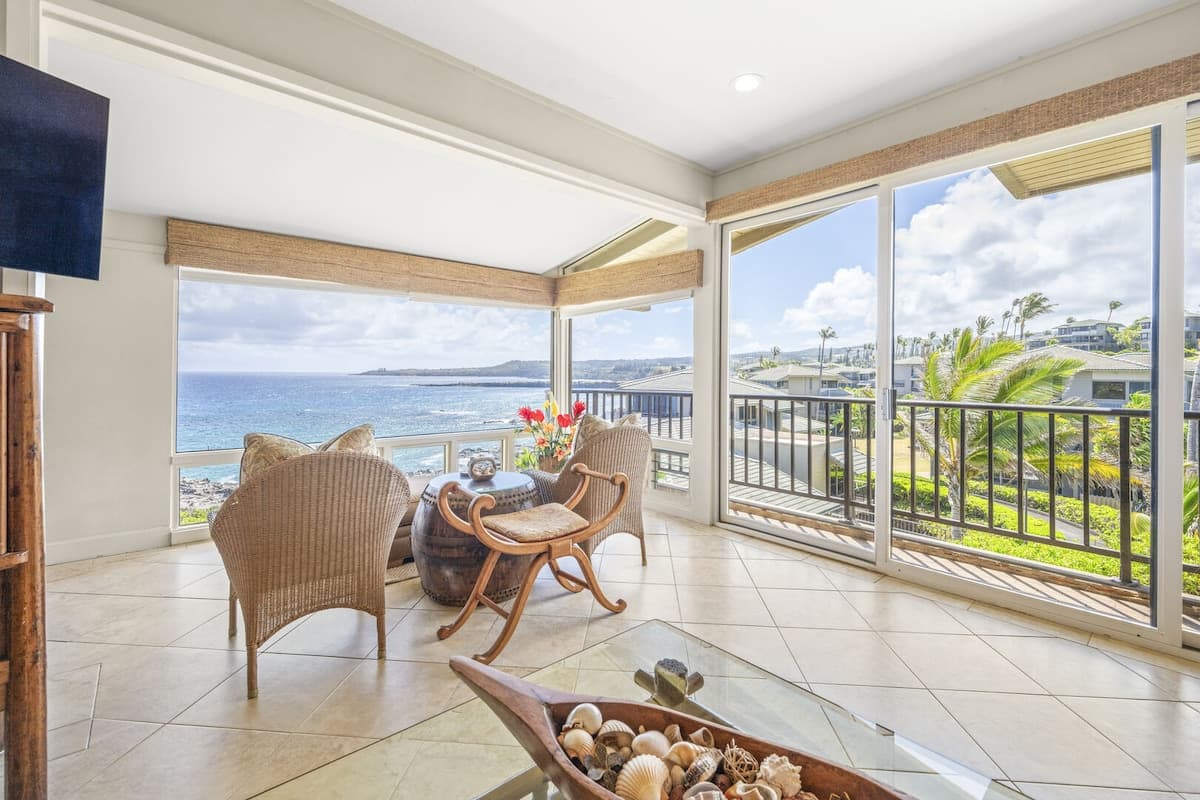 Condo in Lahaina · ★4.83 · 1 bedroom · 1 bed · 2 baths - Photo 4