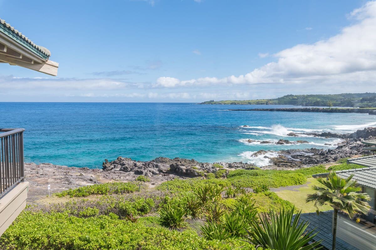 Condo in Lahaina · ★4.83 · 1 bedroom · 1 bed · 2 baths - Photo 2