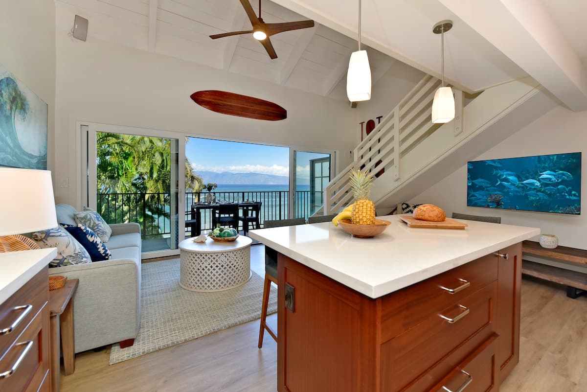 Condo in Lahaina · ★4.85 · 2 bedrooms · 4 beds · 1 bath - Photo 5