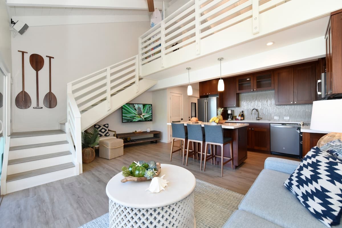 Condo in Lahaina · ★4.85 · 2 bedrooms · 4 beds · 1 bath - Photo 3