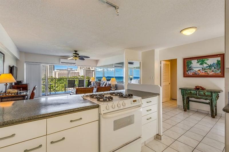Condo in Honolulu · ★4.68 · 2 bedrooms · 3 beds · 2 shared baths - Photo 1