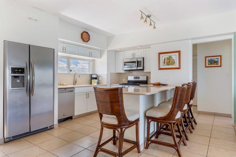 Condo in Honolulu · ★4.69 · 2 bedrooms · 3 beds · 2 private baths - Photo 2