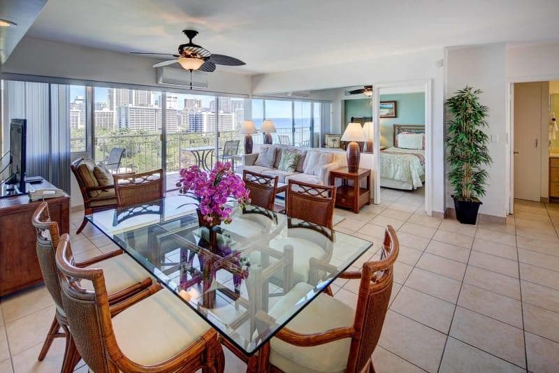 Condo in Honolulu · ★4.69 · 2 bedrooms · 3 beds · 2 private baths - Photo 5