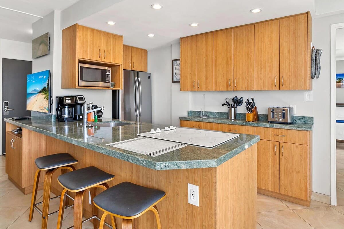 Condo in Kihei · ★4.95 · 2 bedrooms · 4 beds · 2 baths - Photo 3