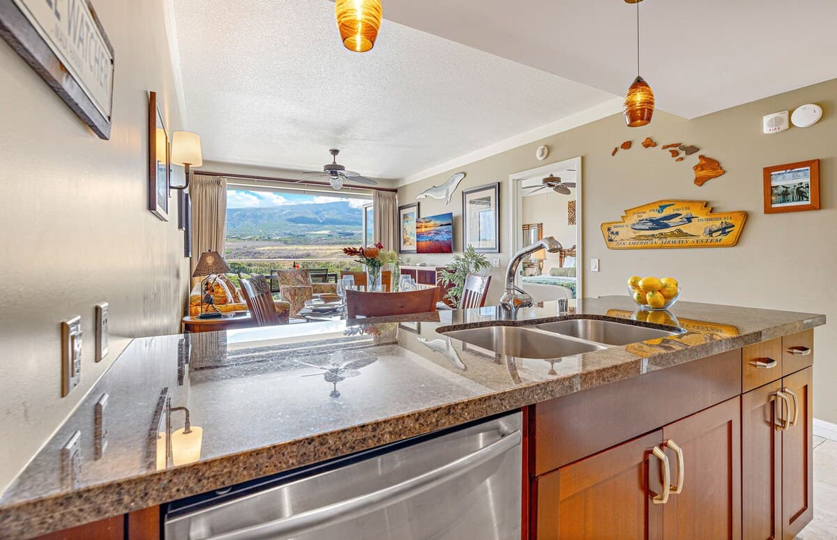Condo in Lahaina · ★4.86 · 1 bedroom · 2 beds · 1 bath - Photo 3