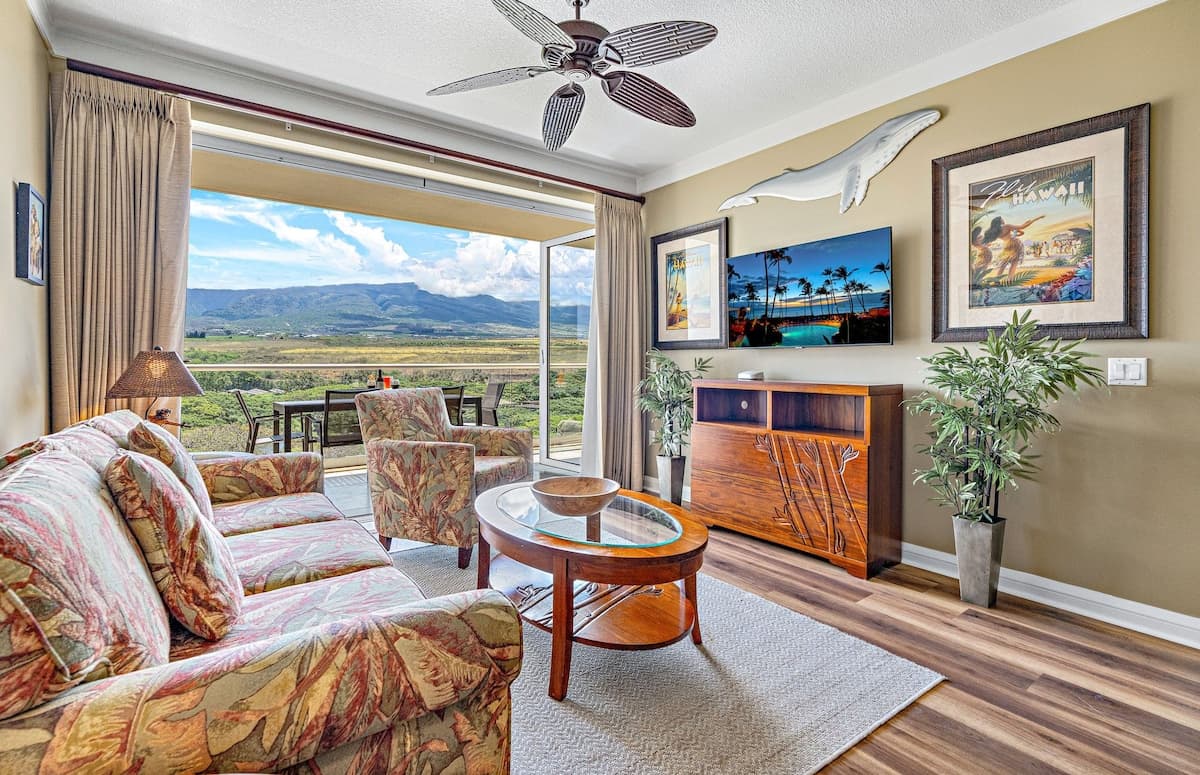Condo in Lahaina · ★4.86 · 1 bedroom · 2 beds · 1 bath - Photo 1
